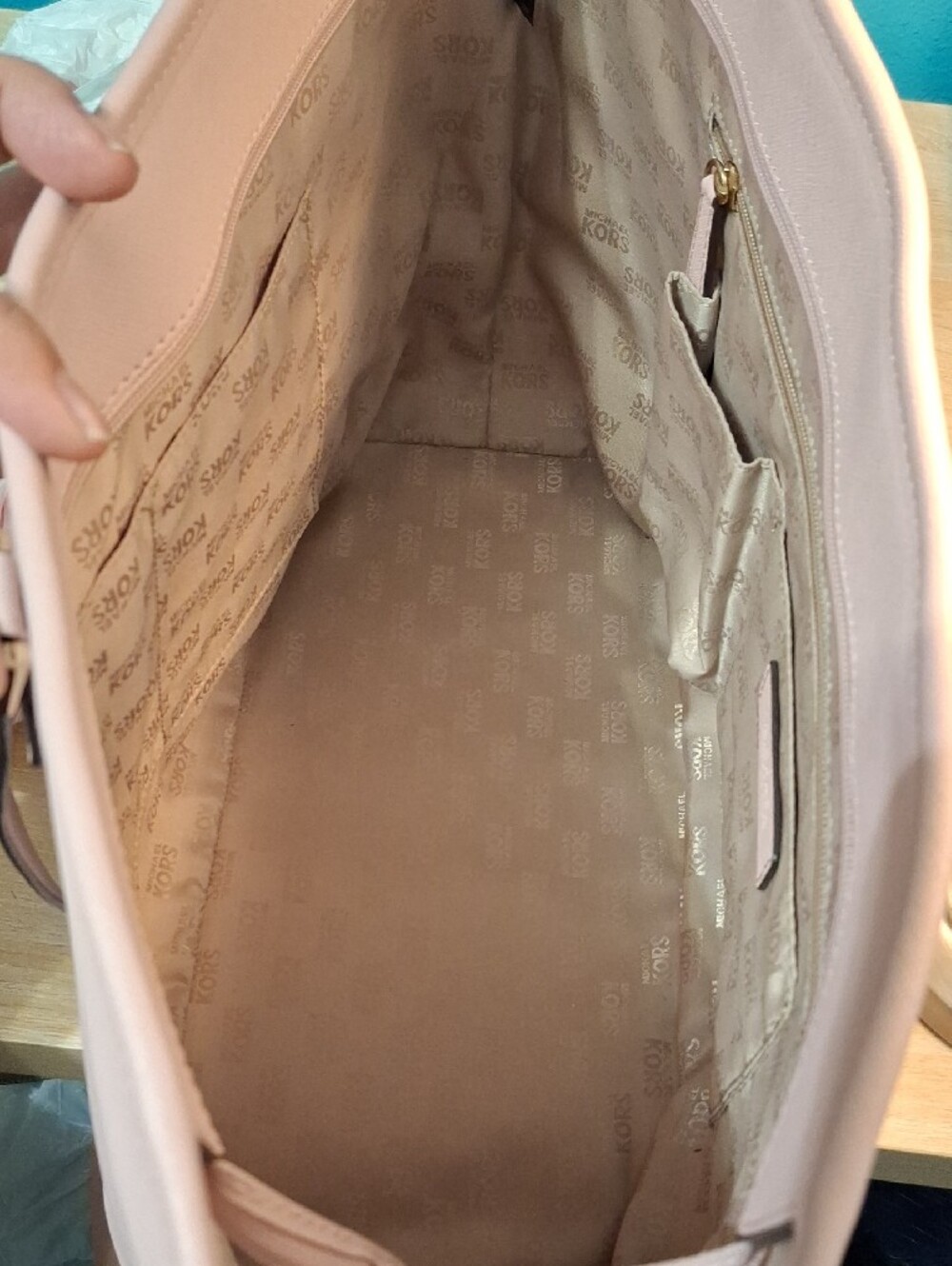 Michael Kors Carryall Safianno Blossum Pink Laser-Cut with Gold Accents Lg Tote - Picture 11 of 12